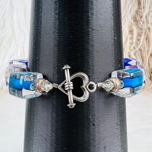 Beautiful, reflective costume bracelet, toggle clasp